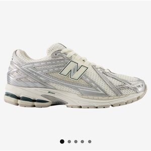 New Balance 1906 used once 🍓